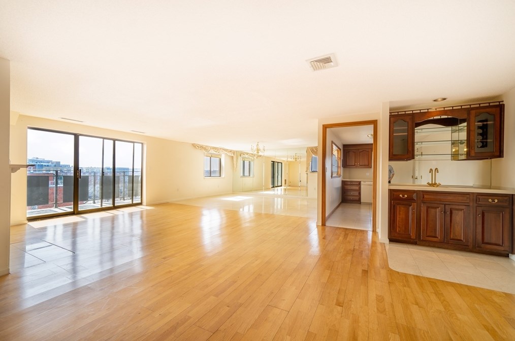 22 9th St #802, Medford, MA 02155