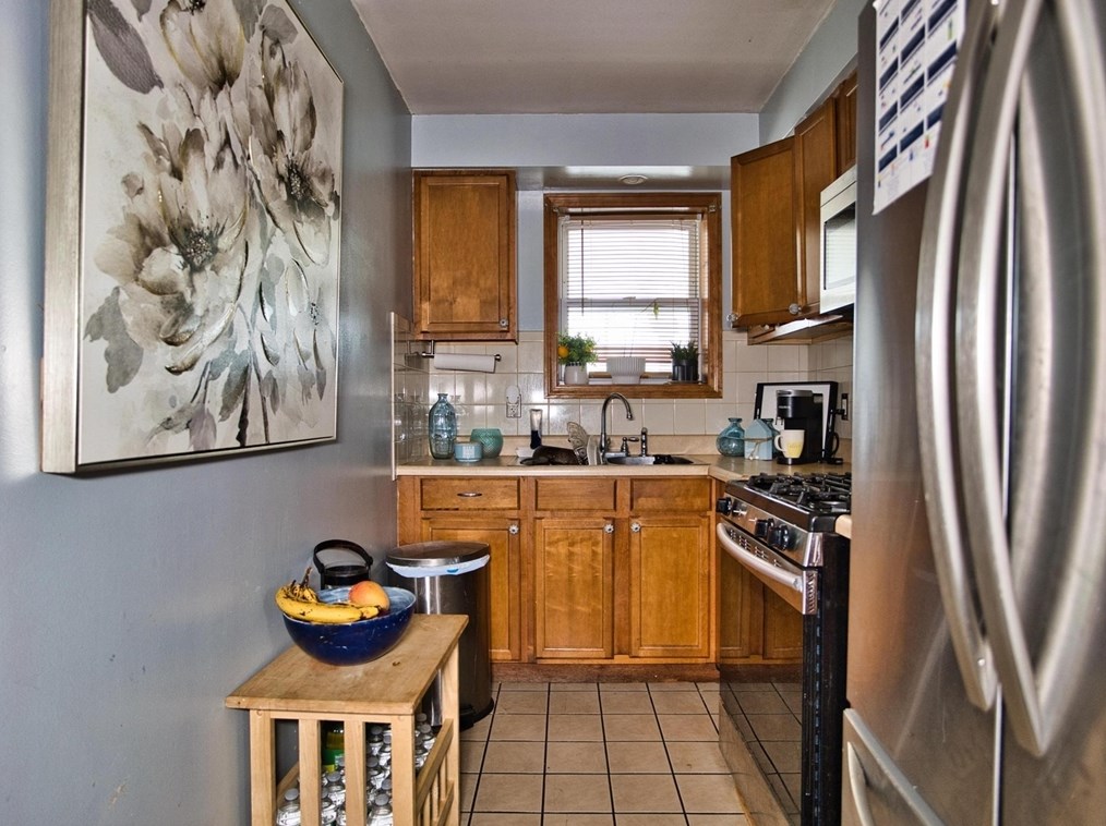 1 Stapleton St, New Bedford MA  02744-1111 exterior