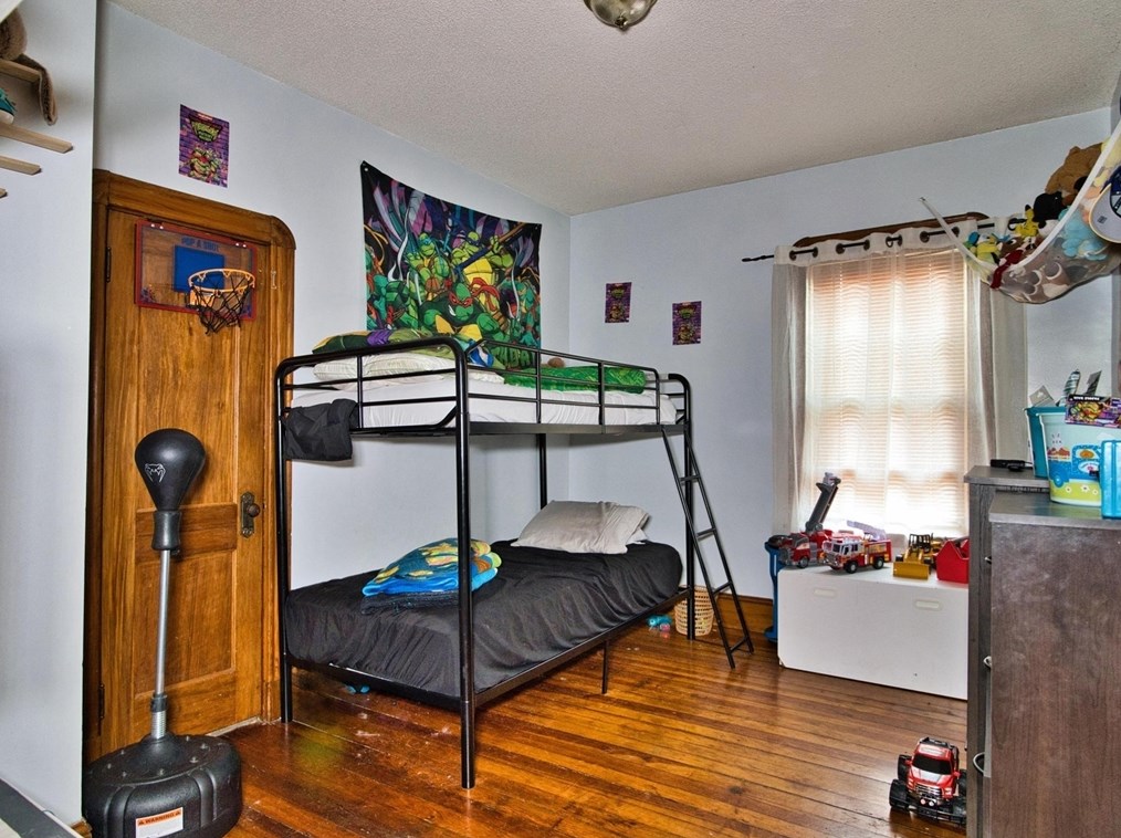 1 Stapleton St, New Bedford MA  02744-1111 exterior