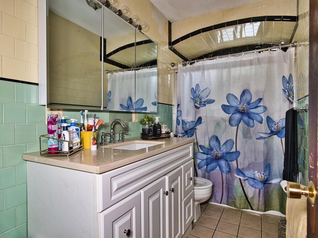 1 Stapleton St, New Bedford MA  02744-1111 exterior