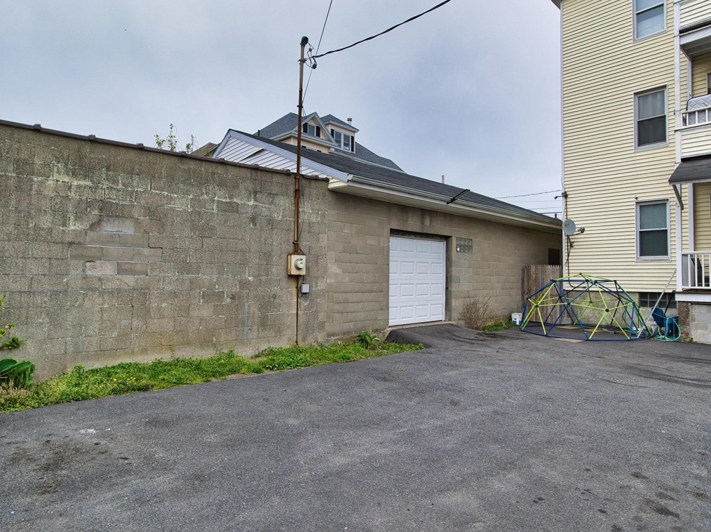 1 Stapleton St, New Bedford MA  02744-1111 exterior