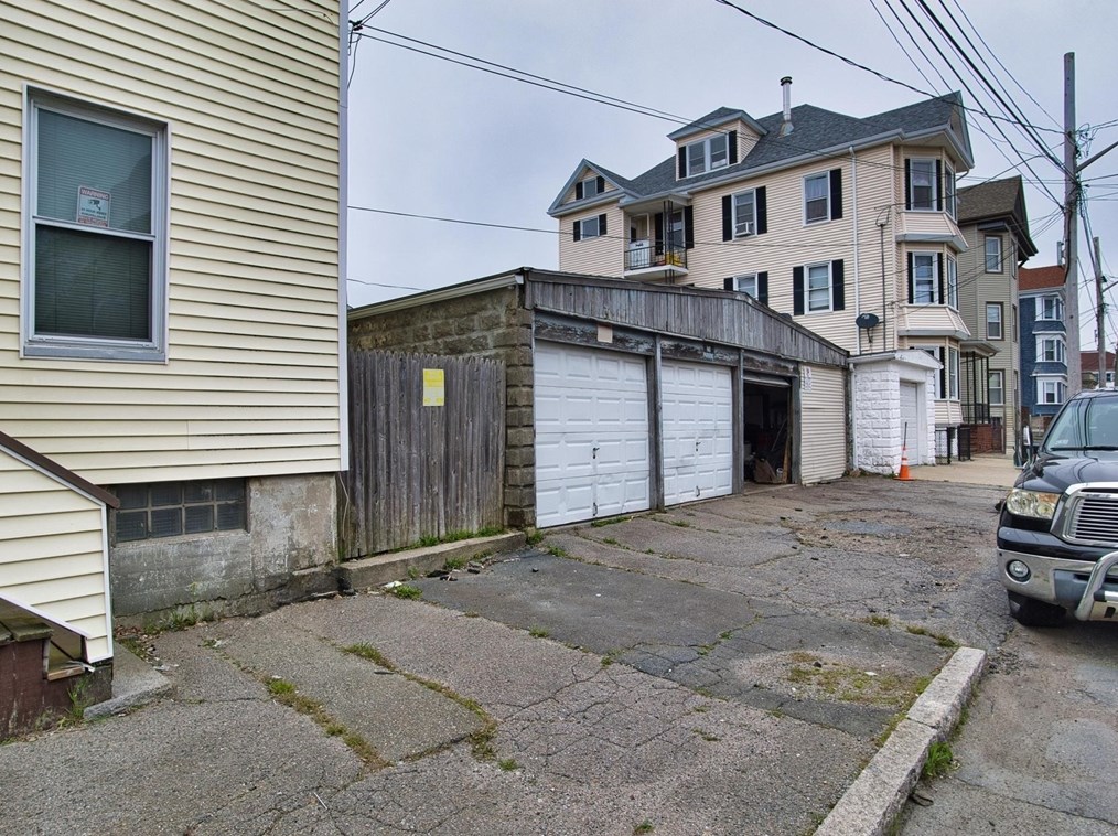 1 Stapleton St, New Bedford MA  02744-1111 exterior