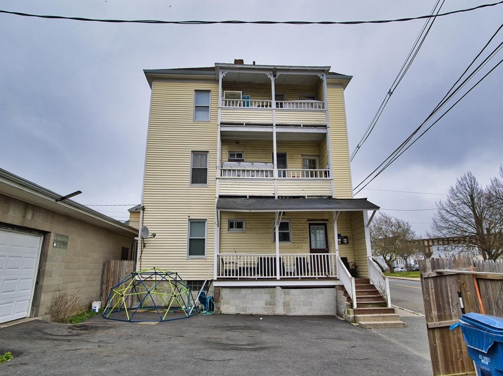 1 Stapleton St, New Bedford MA  02744-1111 exterior