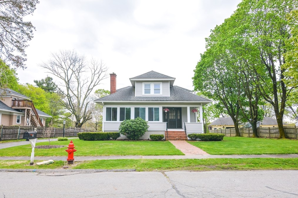 14 Maple St, Uxbridge, MA 01569 exterior