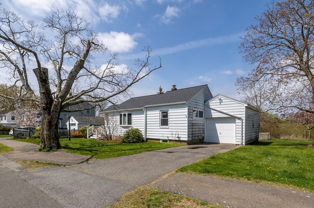 23 Bradstreet Ave, Danvers, MA 01923