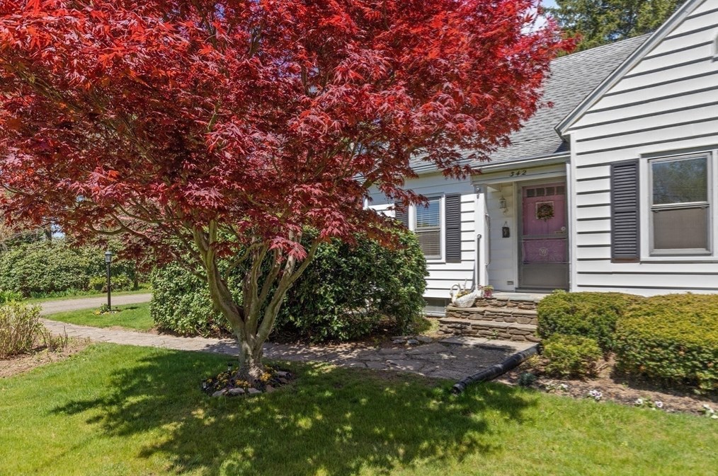342 Bullard St, Holden MA 01520-2128 exterior