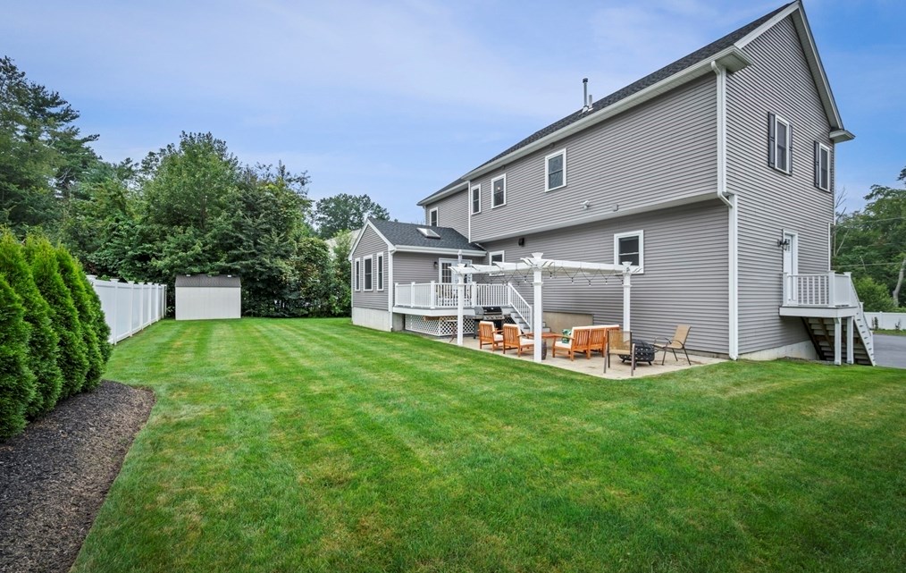 7 Douglas Ave, Burlington MA  exterior