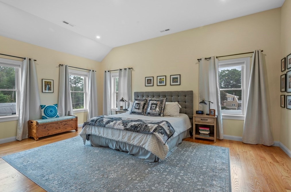 7 Douglas Ave, Burlington MA  exterior