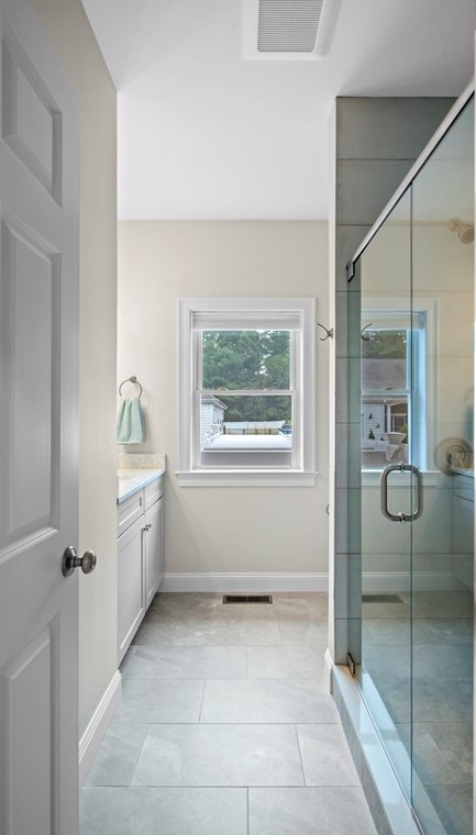 7 Douglas Ave, Burlington MA  exterior