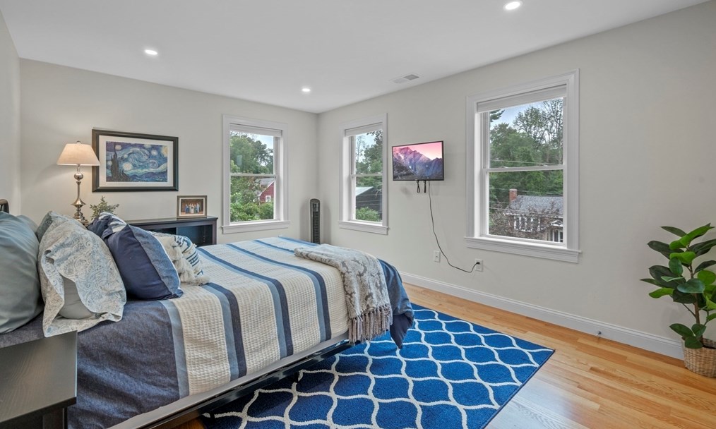 7 Douglas Ave, Burlington MA  exterior