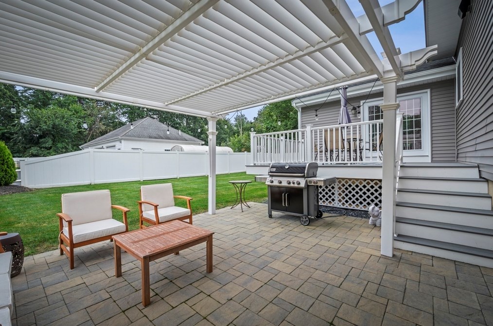 7 Douglas Ave, Burlington MA  exterior