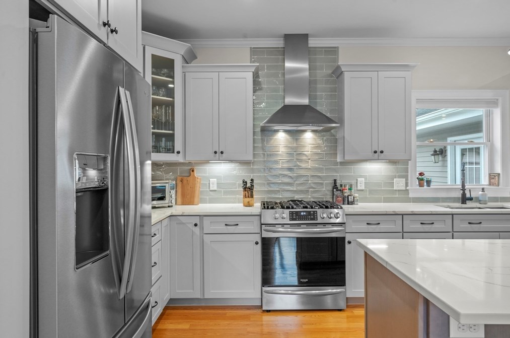 7 Douglas Ave, Burlington MA  exterior