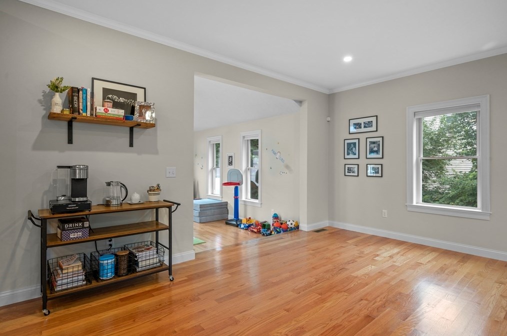 7 Douglas Ave, Burlington MA  exterior