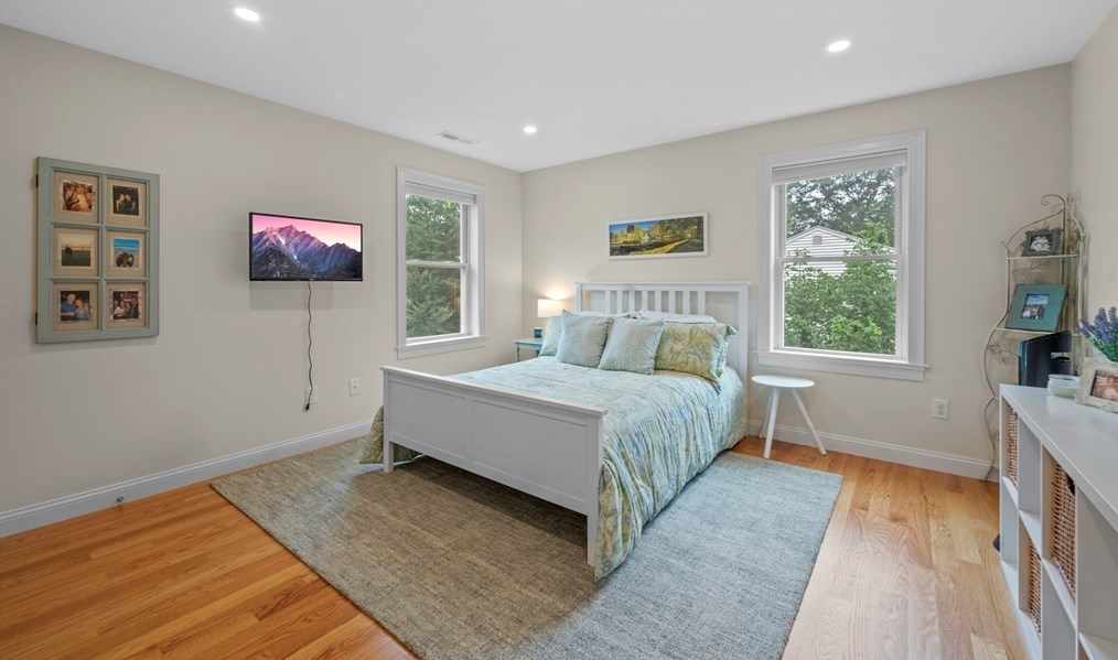 7 Douglas Ave, Burlington MA  exterior