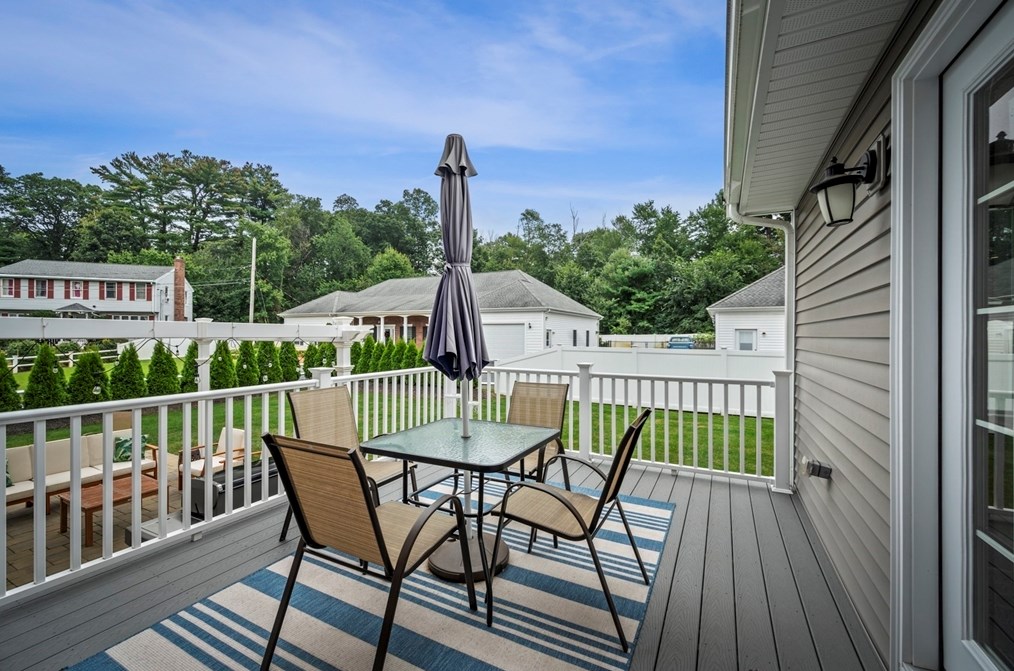 7 Douglas Ave, Burlington MA  exterior