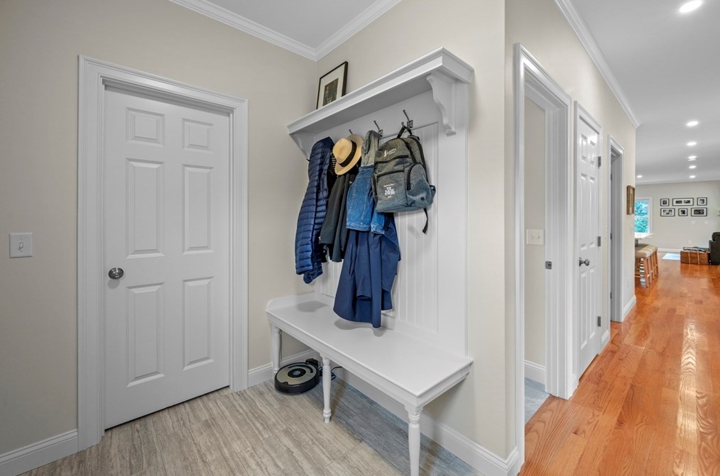 7 Douglas Ave, Burlington MA  exterior