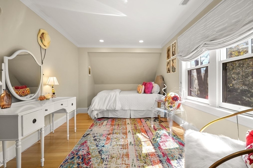 76 Fuller St, Newton MA 02465-2811 exterior