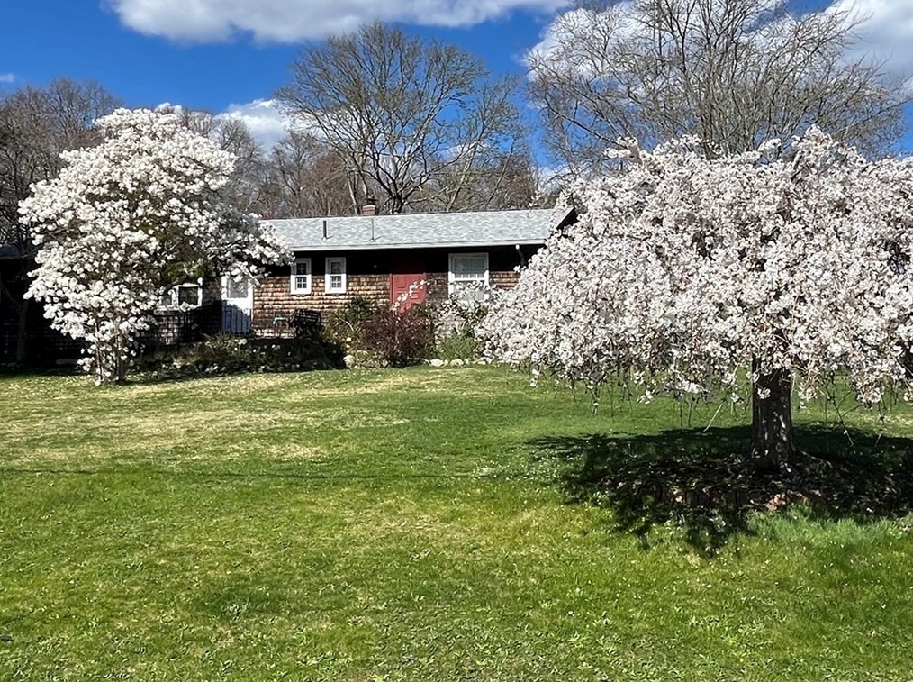 27 Terry Dr, Dartmouth, MA 02748-2351