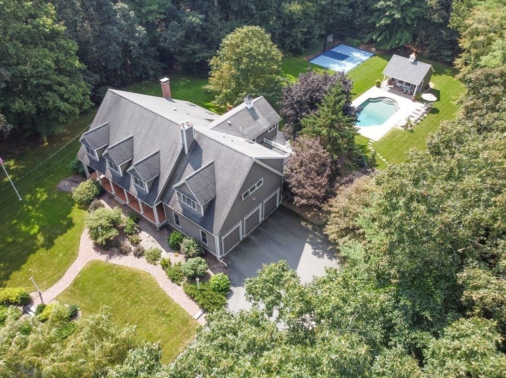 21 Granite St, Medfield, MA 02052 exterior