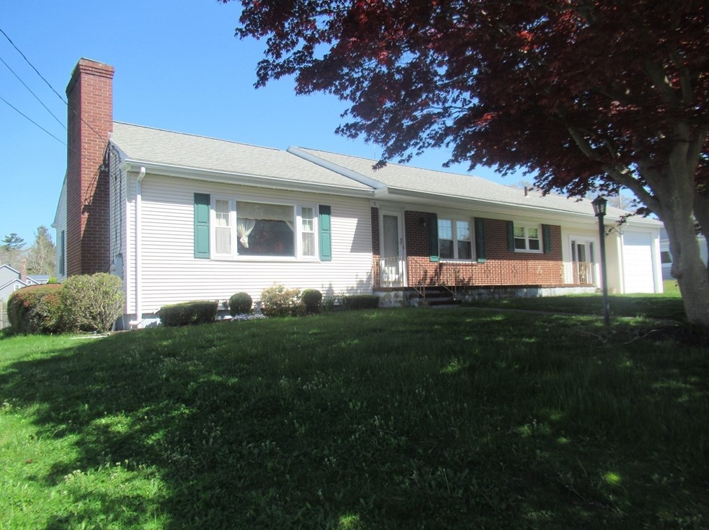 5 Sable Ave, Dartmouth, MA 02747-3260