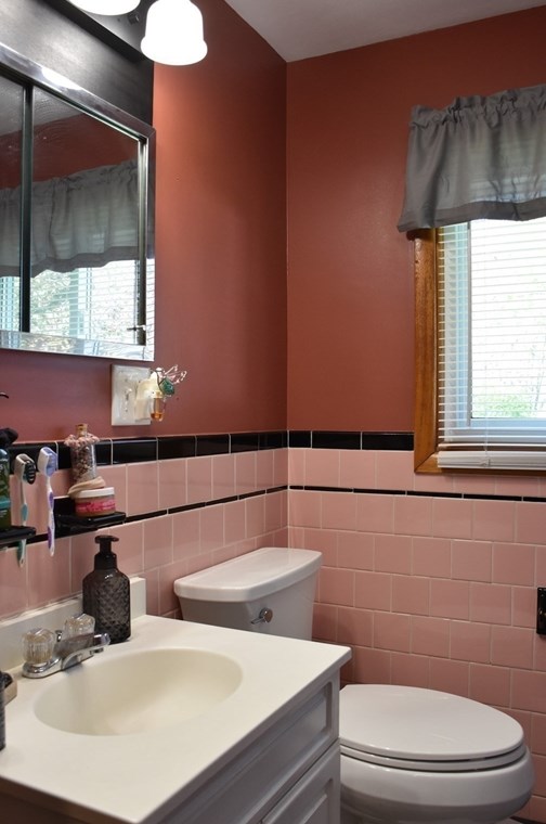 4 Pineview Rd, Dudley MA 01571-3821 exterior