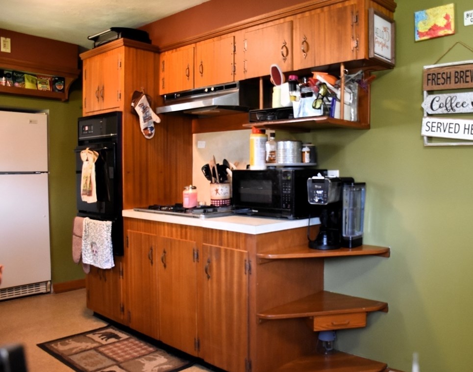 4 Pineview Rd, Dudley MA 01571-3821 exterior