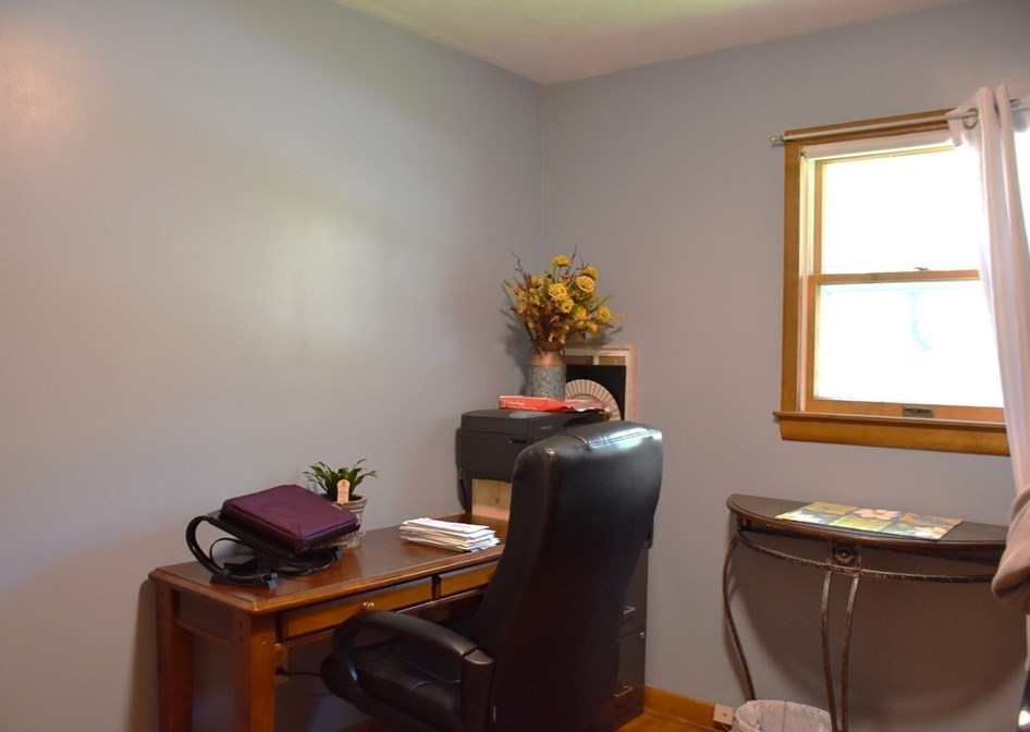 4 Pineview Rd, Dudley MA 01571-3821 exterior