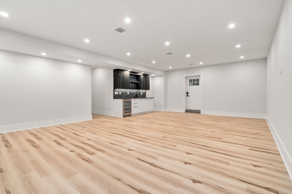 239 Jackson St, Newton MA 02459-2523 exterior