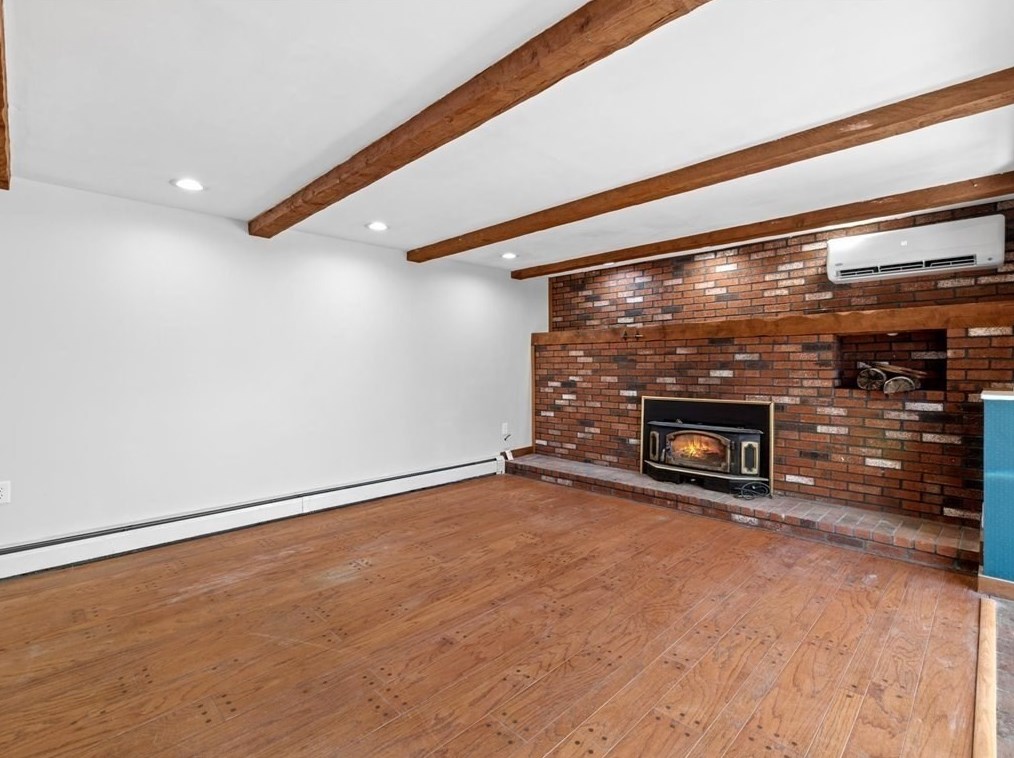 500 St, West Bridgewater MA 02379-1833 exterior