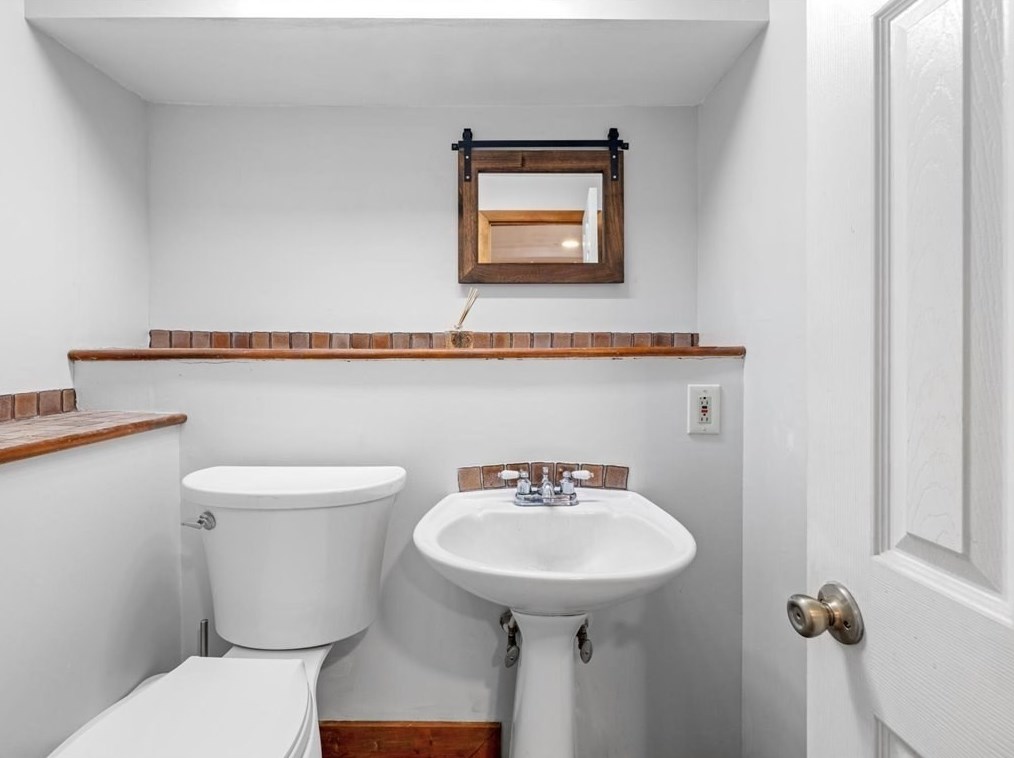 500 St, West Bridgewater MA 02379-1833 exterior