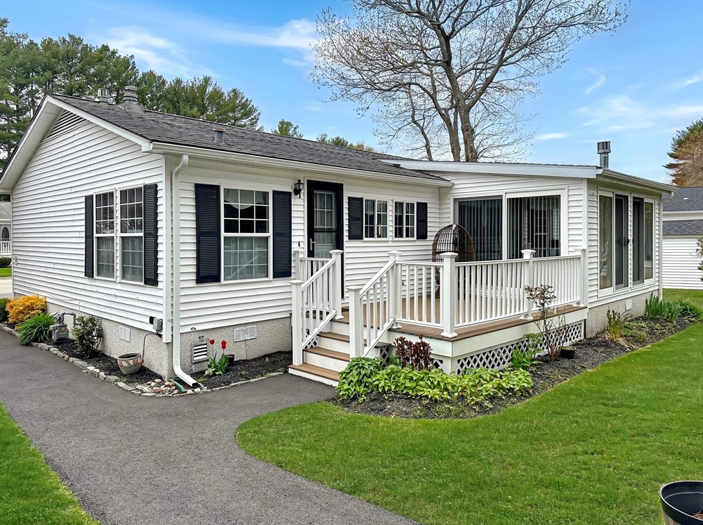 7 Trailwood Dr, East Bridgewater, MA 02324 exterior