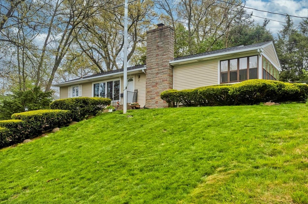 87 Benz St, Springfield, MA 01118