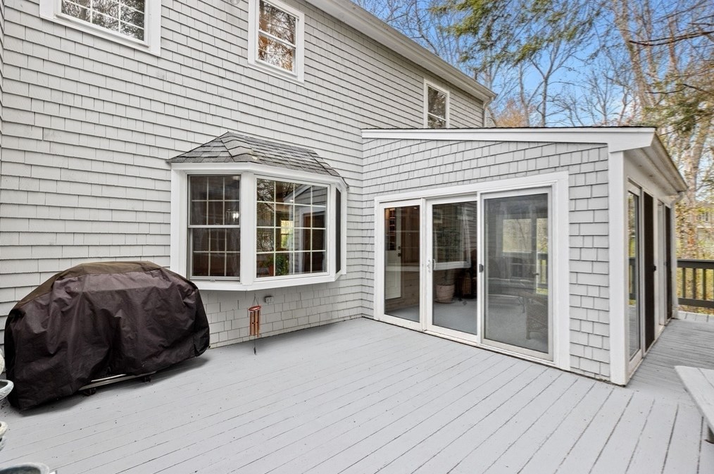 14 Camelot Dr, Hingham MA 02043-4866 exterior