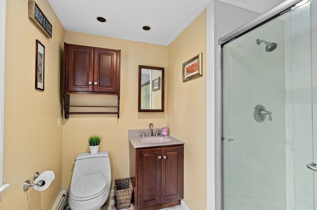 14 Camelot Dr, Hingham MA 02043-4866 exterior