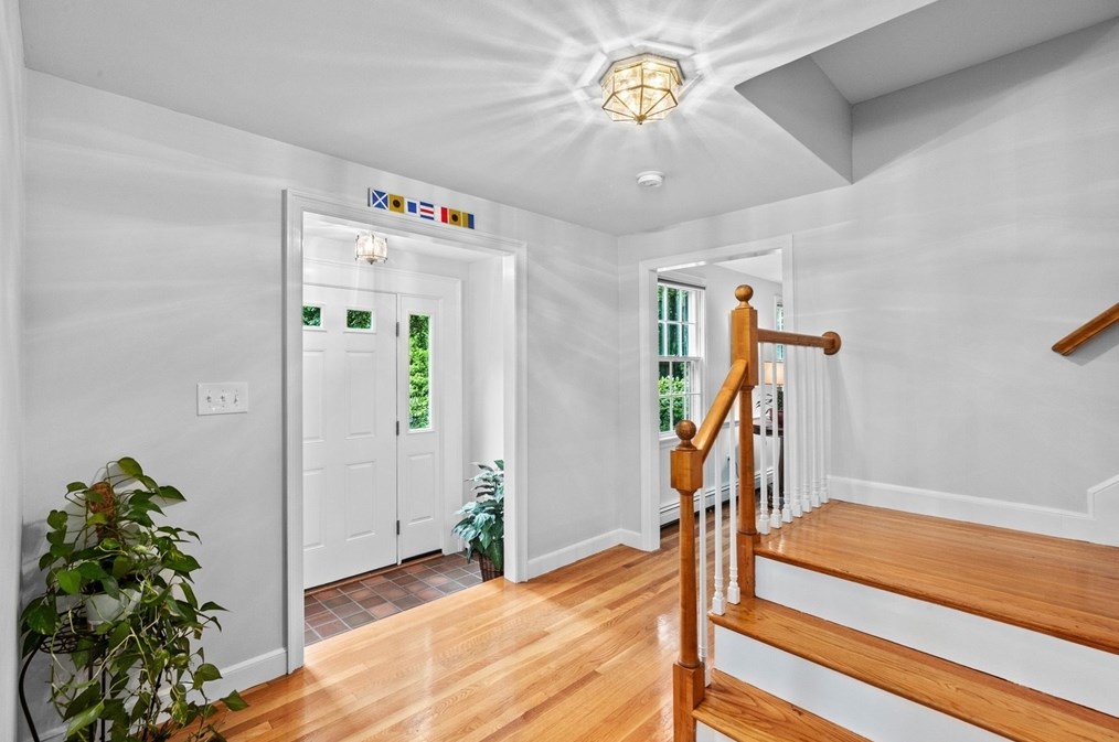 14 Camelot Dr, Hingham MA 02043-4866 exterior