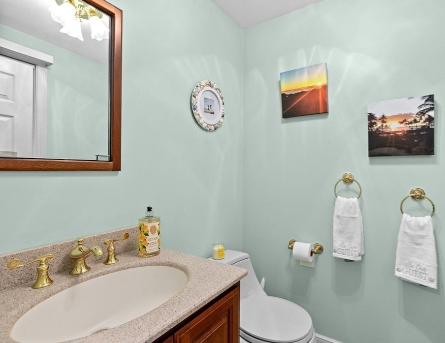 14 Camelot Dr, Hingham MA 02043-4866 exterior