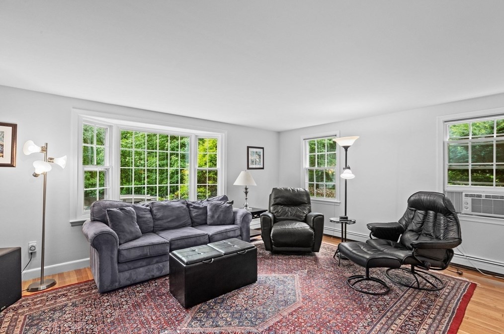 14 Camelot Dr, Hingham MA 02043-4866 exterior