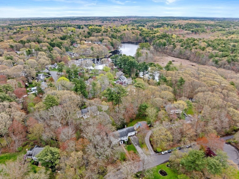 14 Camelot Dr, Hingham MA 02043-4866 exterior