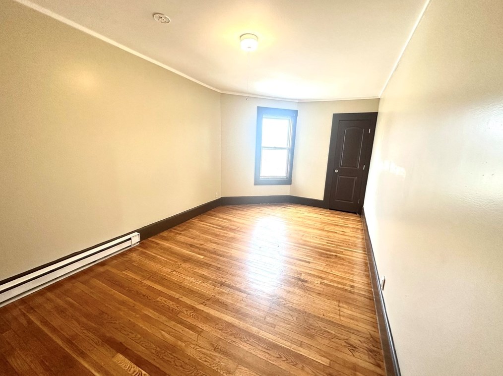 1060 Chicopee St, Chicopee MA 01013-2994 exterior