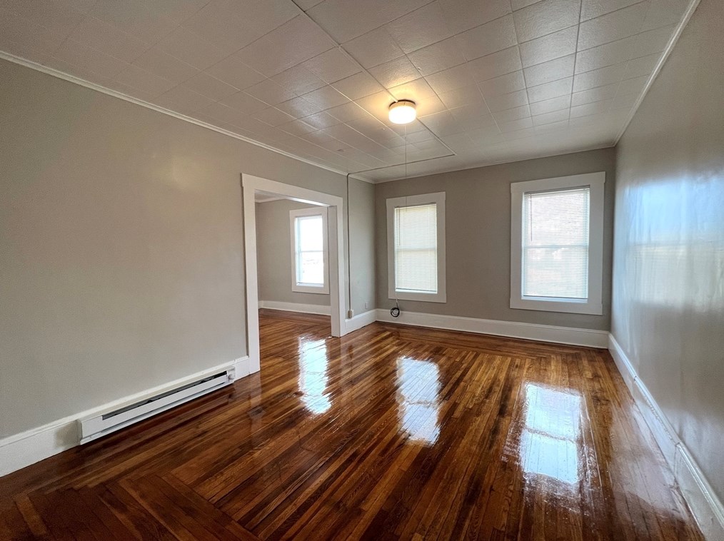 1060 Chicopee St, Chicopee MA 01013-2994 exterior