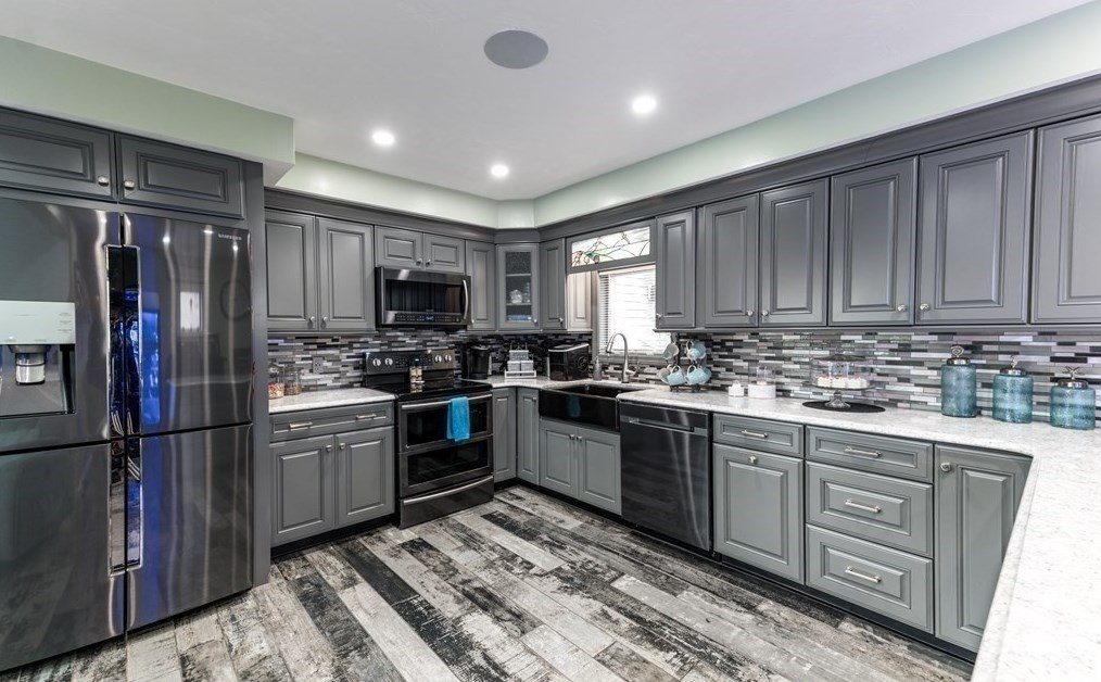 109 Pilot Dr, Fall River MA 02726-5907 exterior