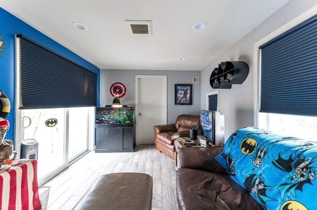 109 Pilot Dr, Fall River MA 02726-5907 exterior