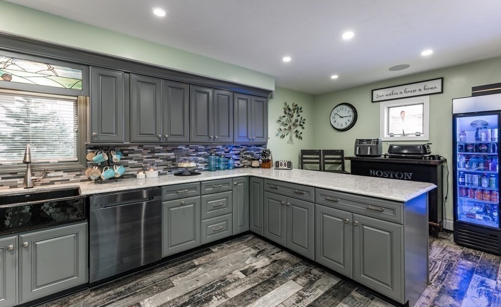 109 Pilot Dr, Fall River MA 02726-5907 exterior