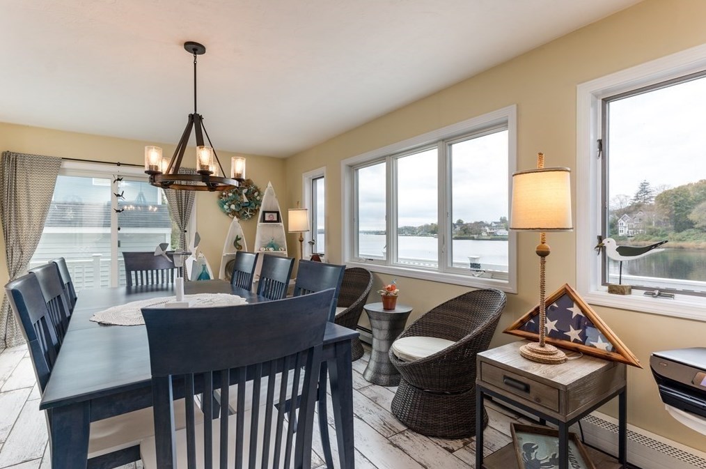 109 Pilot Dr, Fall River MA 02726-5907 exterior