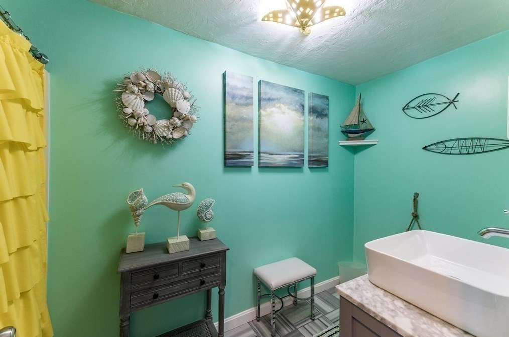 109 Pilot Dr, Fall River MA 02726-5907 exterior