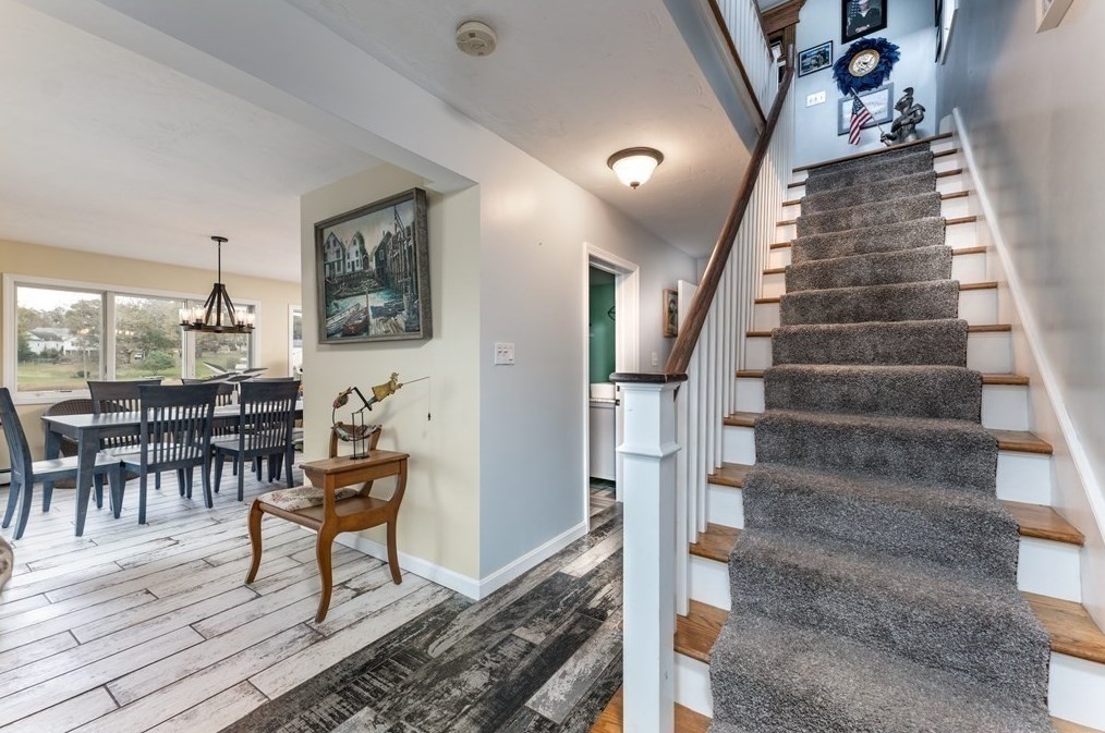 109 Pilot Dr, Fall River MA 02726-5907 exterior