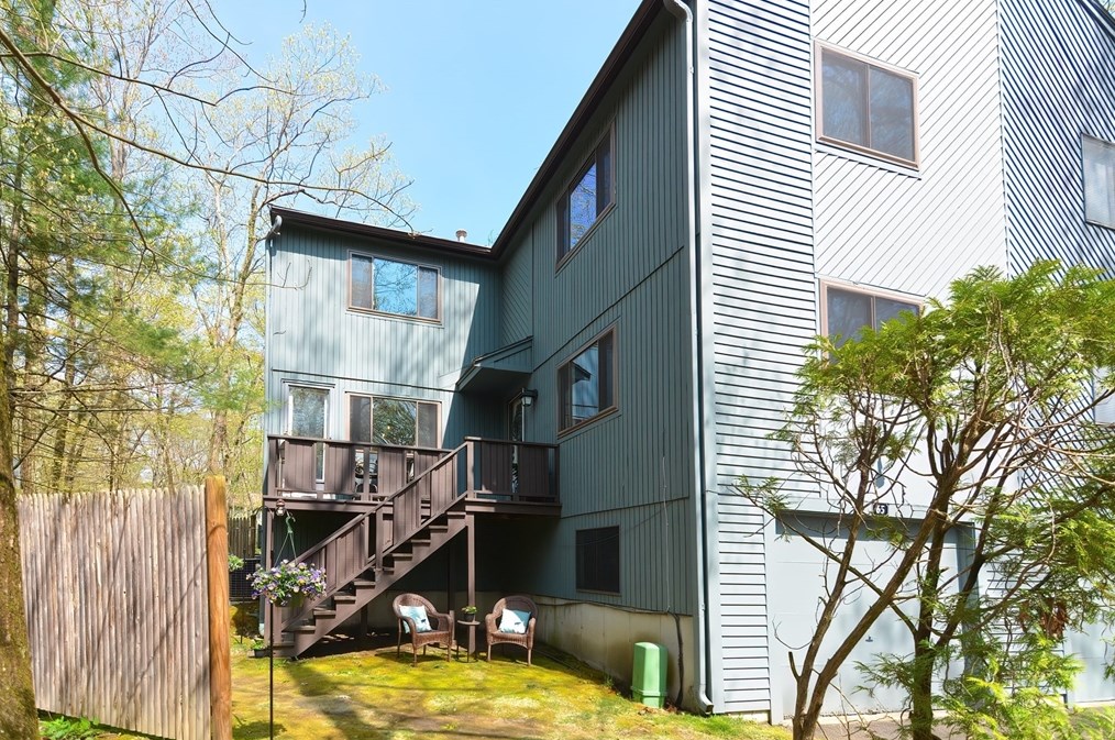 65 Mountain Gate Rd, Ashland, MA 01721-2339