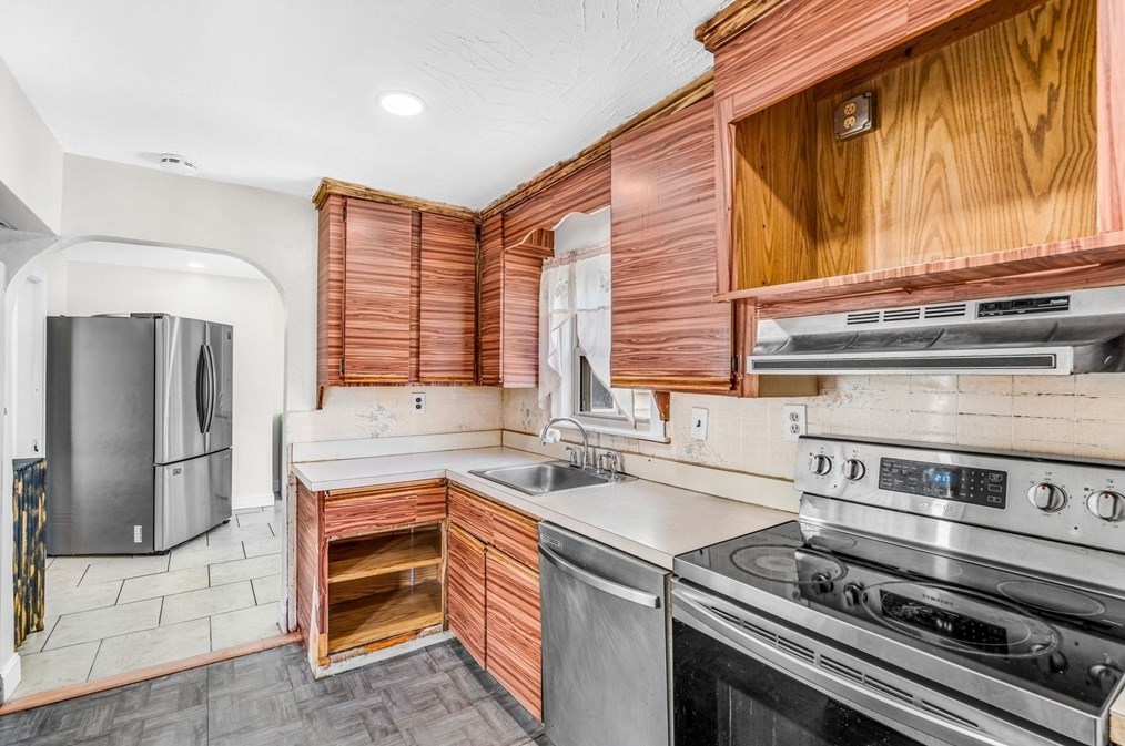 16 Howard St, Lynn MA  01902-3008 exterior