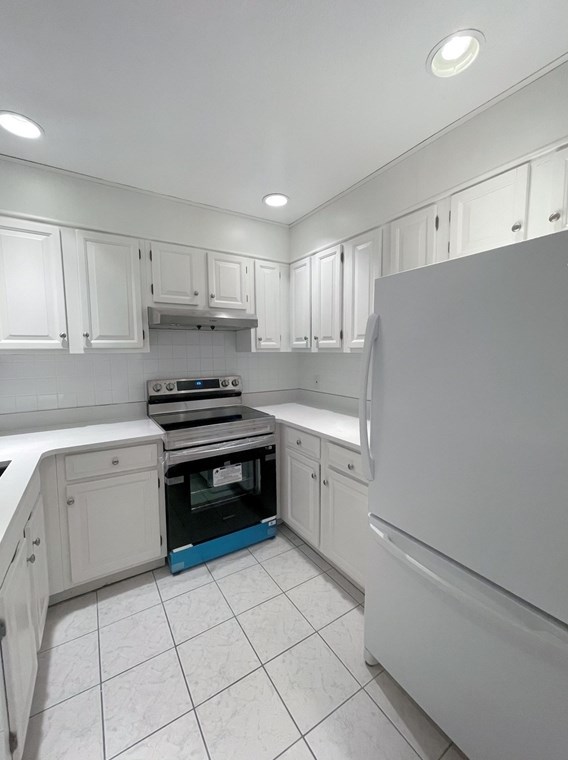 935 Washington St #4, Newton, MA 02460