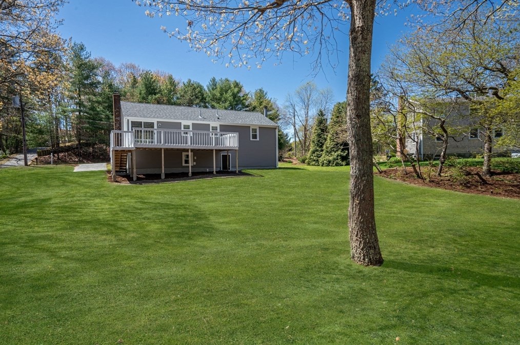 3 W Hill Rd, Plymouth, MA 02360